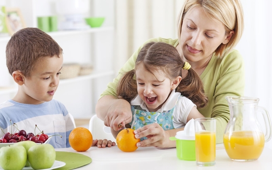 Bí quyết làm nước ép cho bé yêu với máy ép chậm